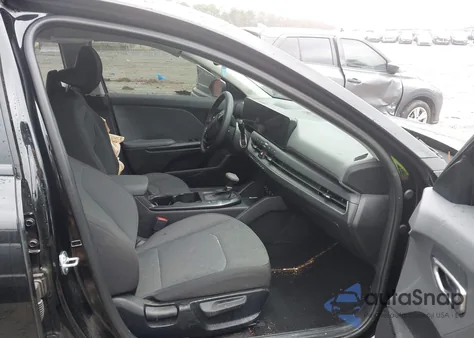 2025 Kia K4 Lxs z USA, uszkodzony, nr VIN 3KPFT4DE8SE135400